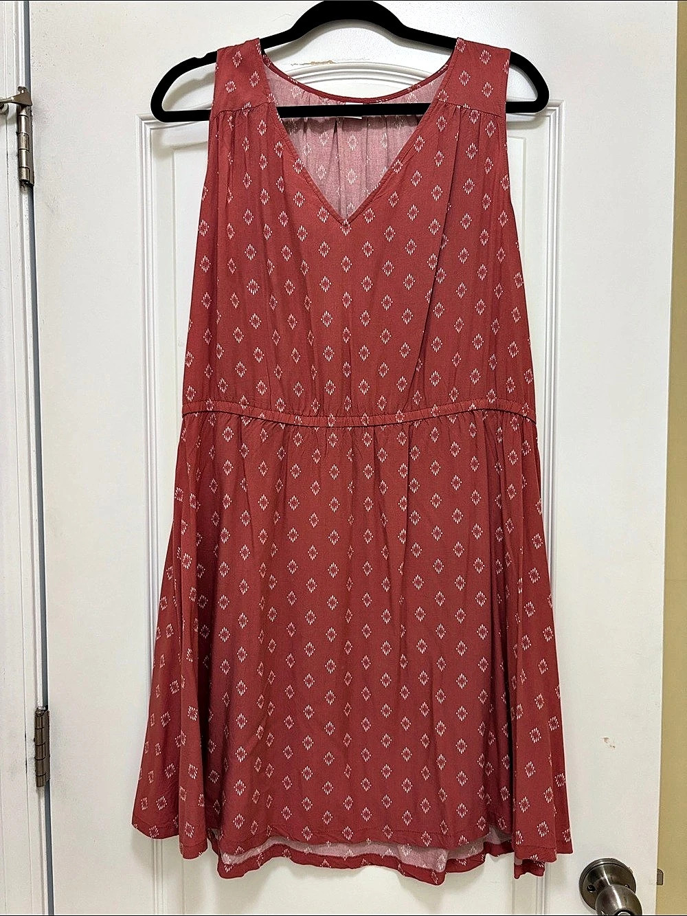 Old Navy Geometric V-Neck Dress in Red & Pink Size XL